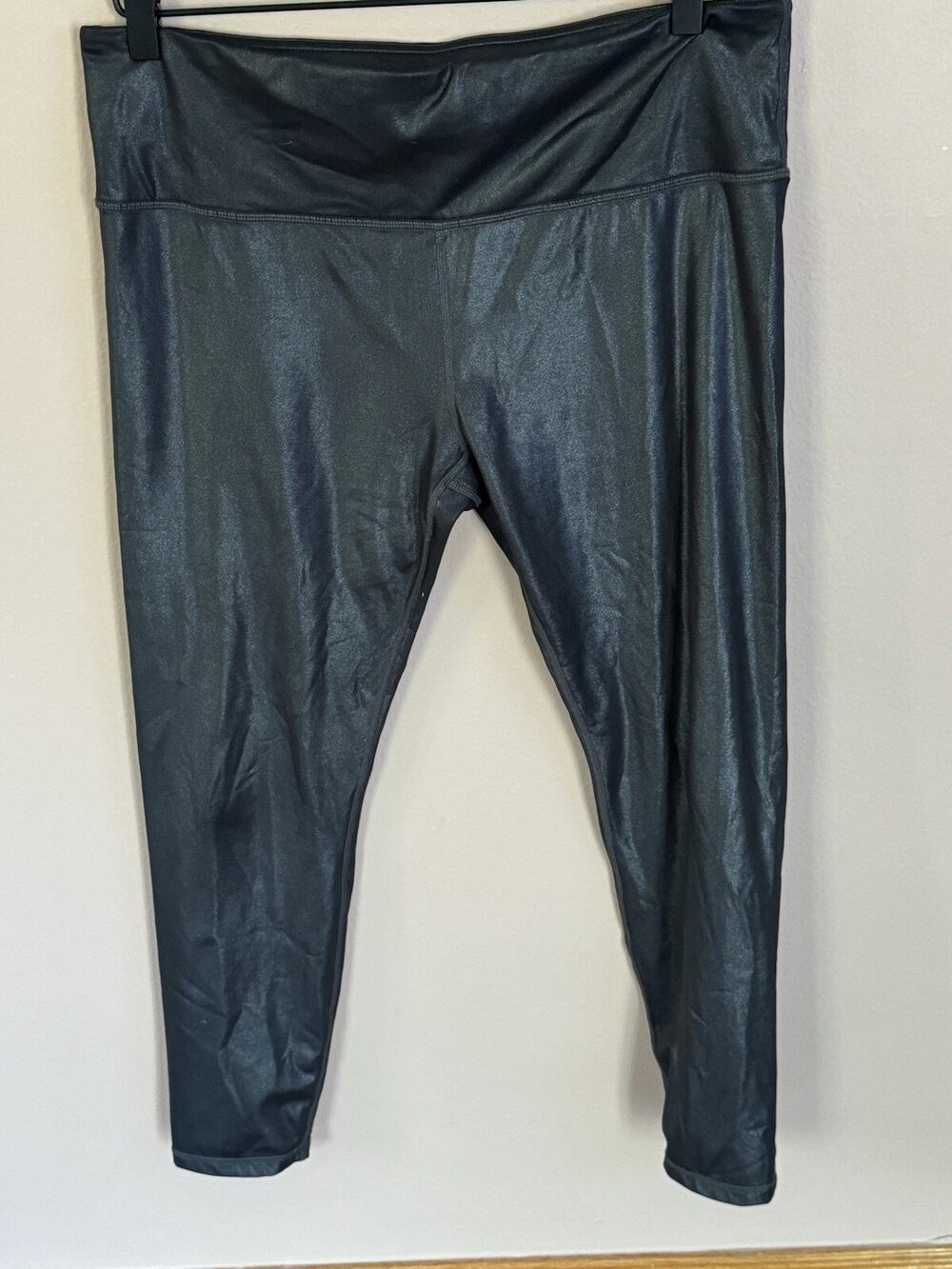 Athleta Elation Ultra High Rise Tight Black Shiny Ankle Leggings Large
